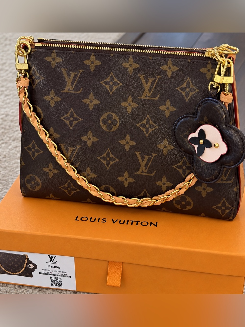 Small shoulder bag